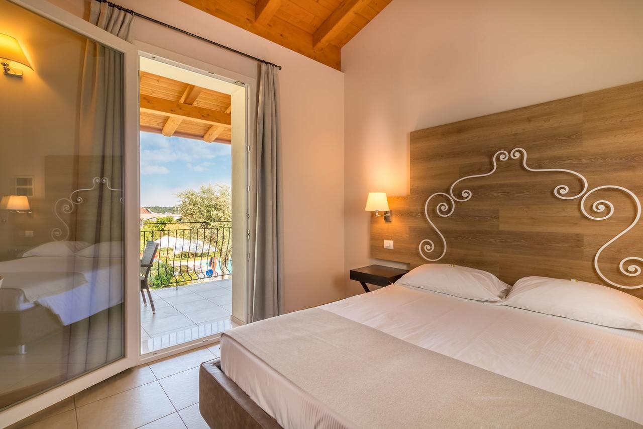 Agriturismo Corte Aurea Дезенцано-дель-Гарда Экстерьер фото