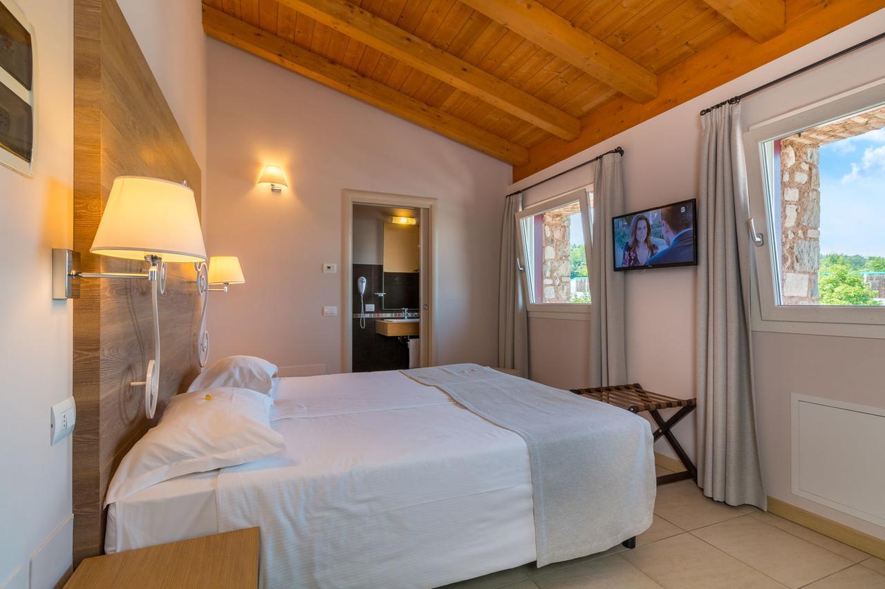 Agriturismo Corte Aurea Дезенцано-дель-Гарда Экстерьер фото